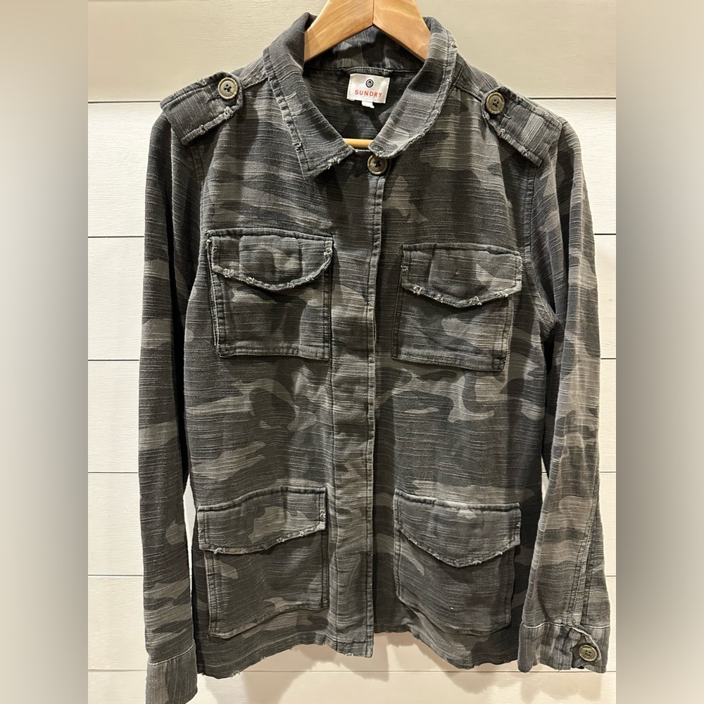 Sundry Women’s Gray Camouflage Military Jacket- size 1